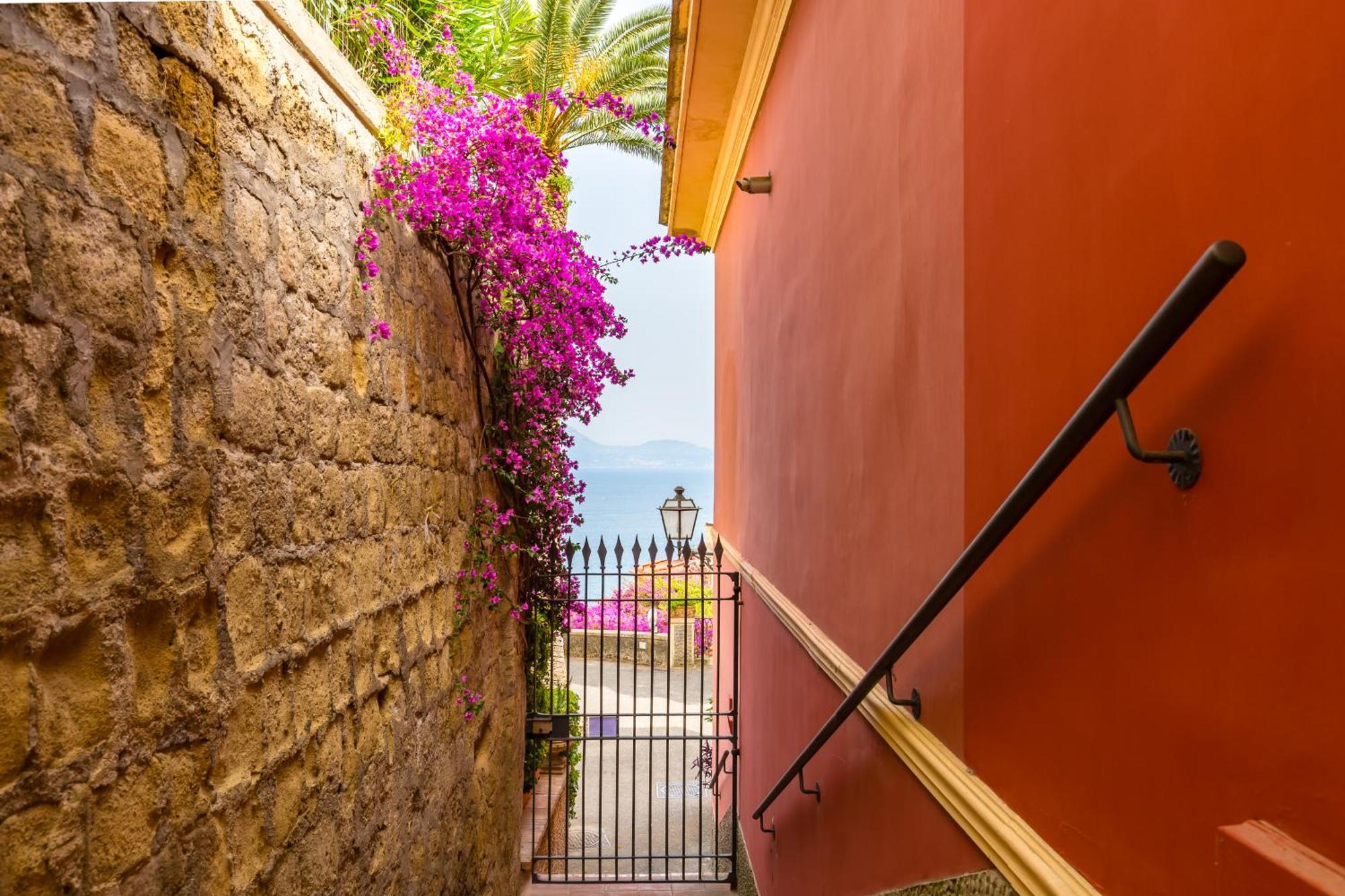 Villa Dolcevita With Parking By Napoliapartments Exterior photo
